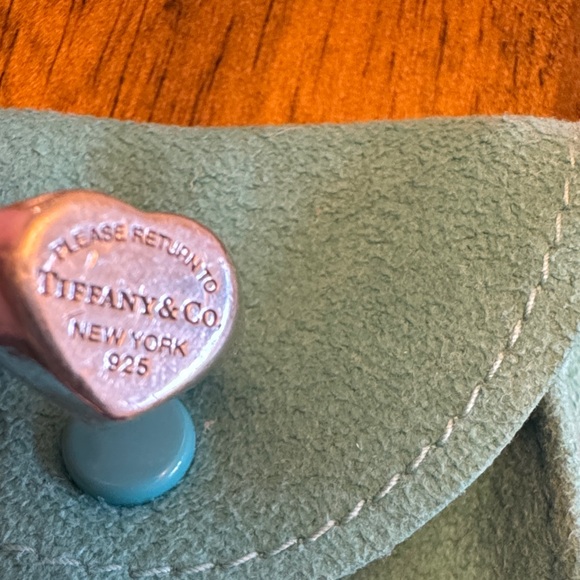 Tiffany & Co. Silver Heart Ring with Blue Pouch - Picture 4 of 9